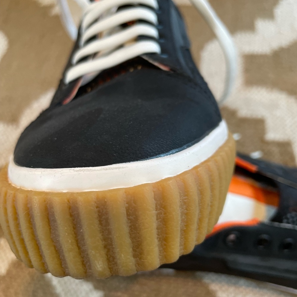 Flat sneakers size US 10-10.5 euro 43